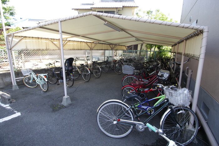 物件外観写真2　(駐輪場)