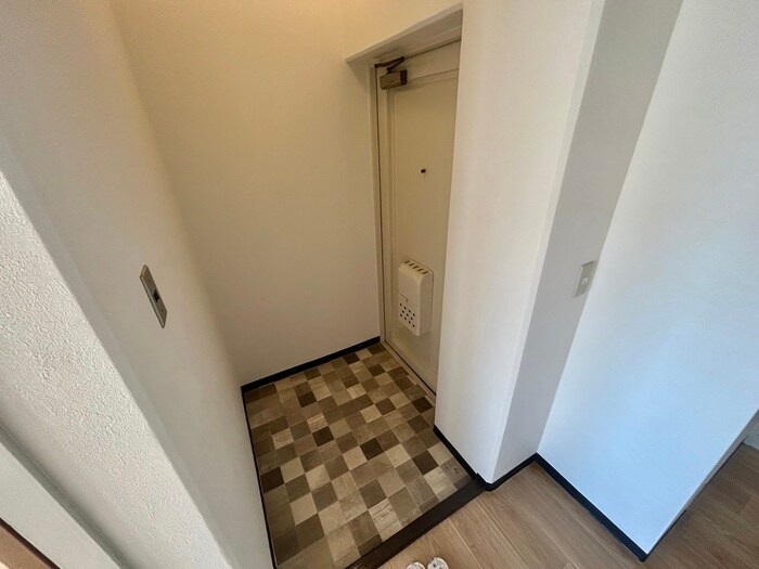 物件内観写真7　(玄関)