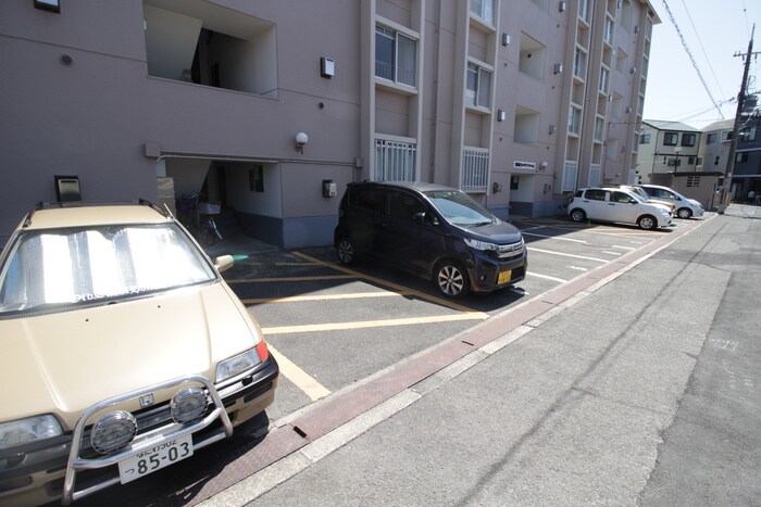 物件外観写真3　(駐車場)