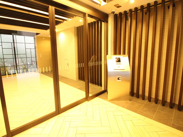 物件外観写真3　(エントランス部分)