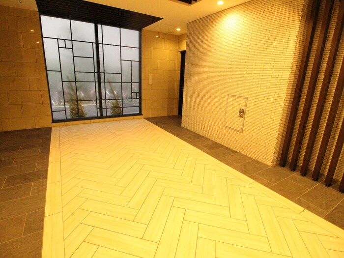 物件外観写真4　(エントランス部分)