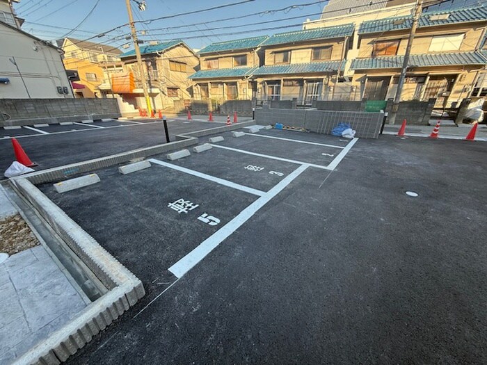 物件外観写真4　(駐車場)