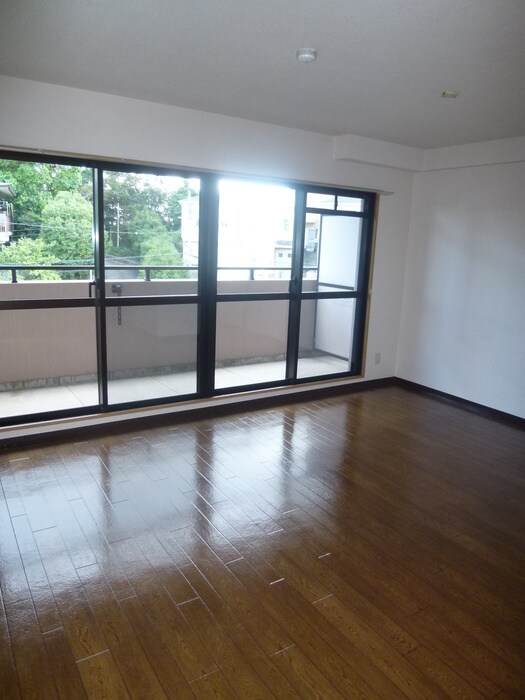 物件内観写真7　(室内からの展望)