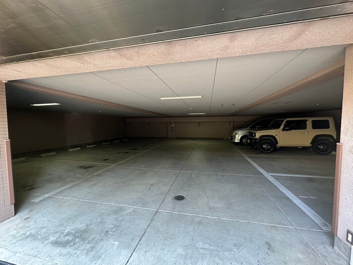 物件外観写真5　(駐車場)