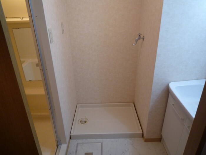 物件内観写真14　(洗濯機置場)