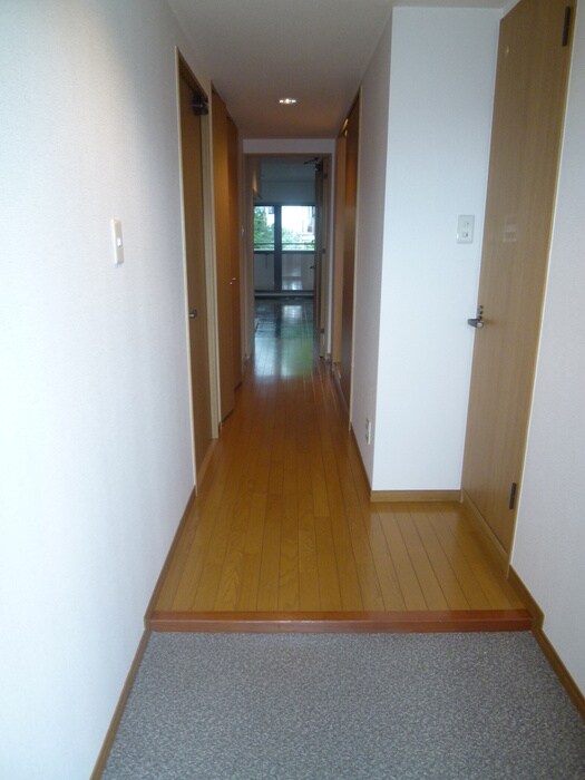 物件内観写真17　(廊下)