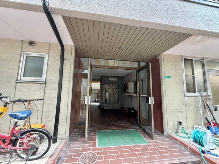 物件外観写真3　(エントランス部分)