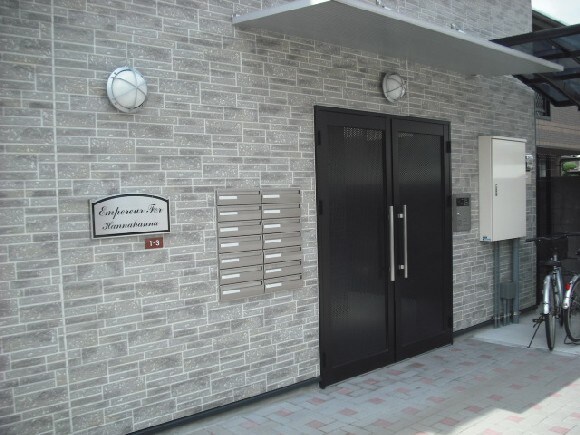 物件外観写真2　(エントランス部分)