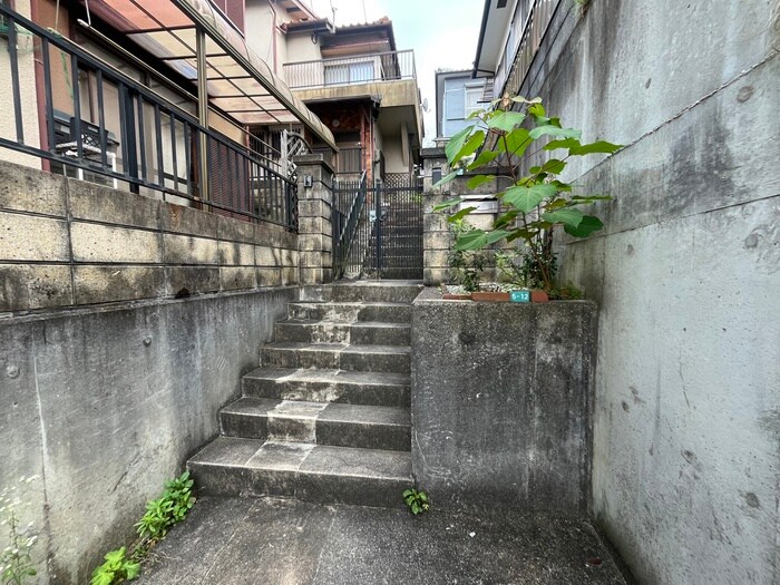 物件外観写真3　(エントランス部分)