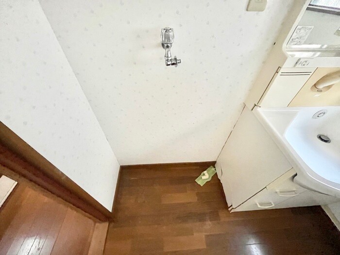 物件内観写真16　(洗濯機置場)