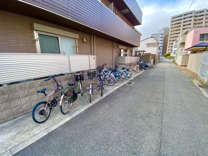 物件外観写真5　(駐輪場)