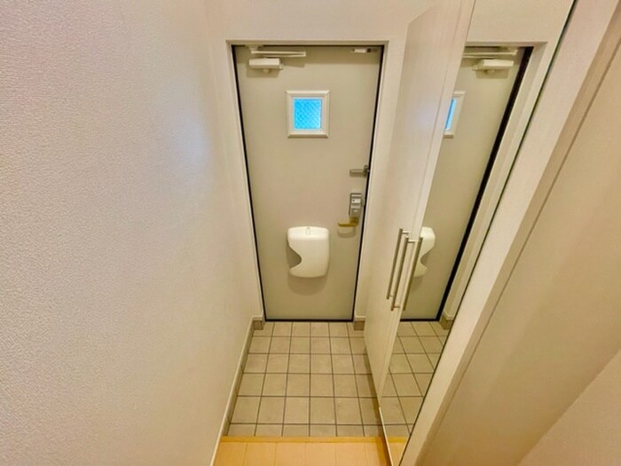 物件内観写真7　(玄関)