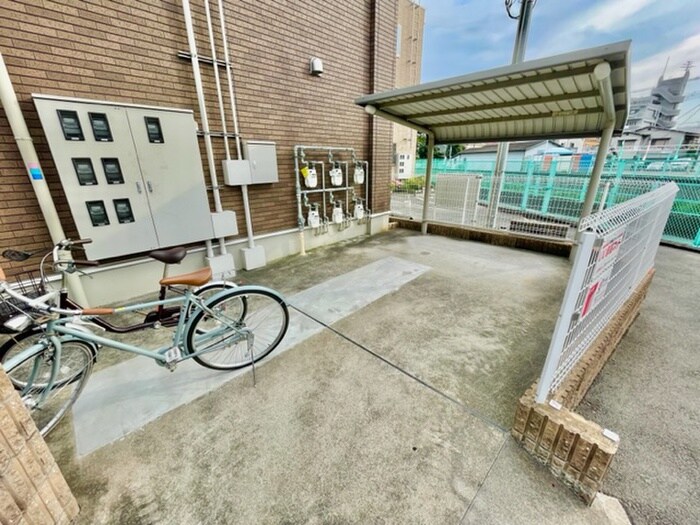物件外観写真3　(駐輪場)