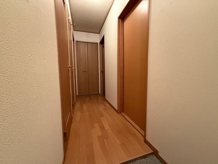 物件内観写真8　(廊下)