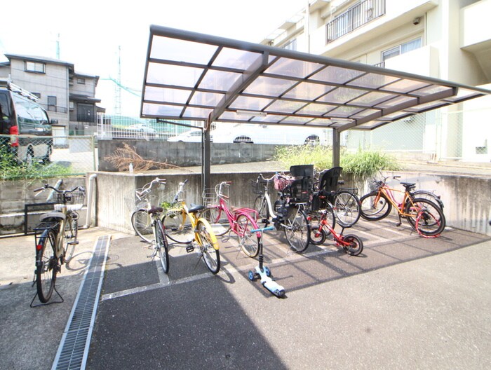 物件外観写真5　(駐輪場)
