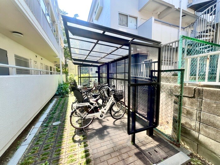 物件外観写真3　(駐輪場)