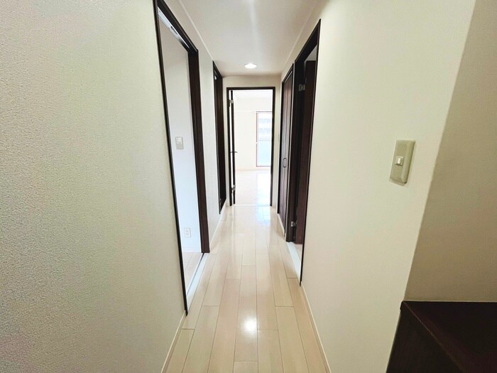 物件内観写真16　(廊下)