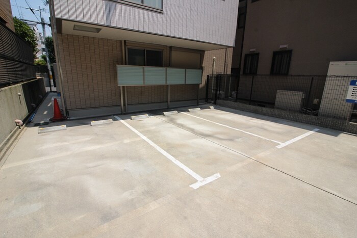 物件外観写真5　(駐車場)