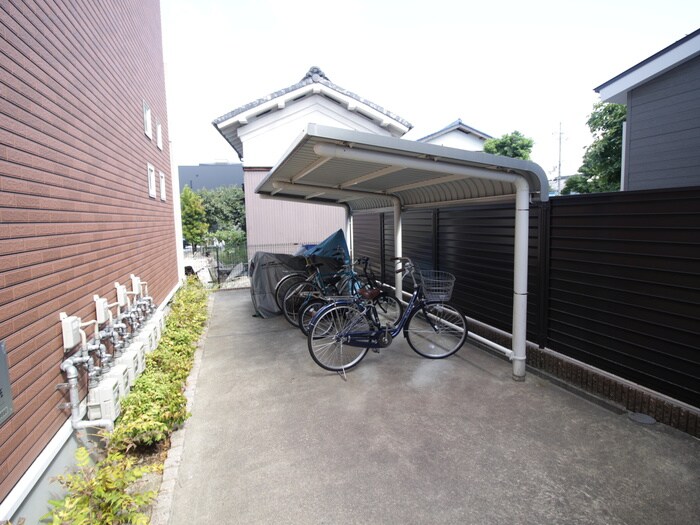 物件外観写真2　(駐輪場)
