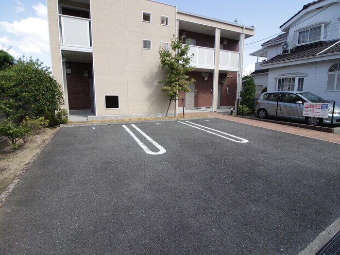 物件外観写真4　(駐車場)