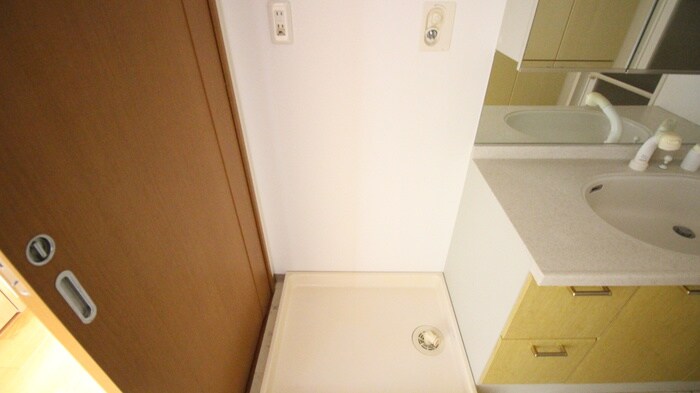 物件内観写真17　(洗濯機置場)