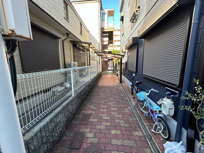 物件外観写真4　(エントランス部分)