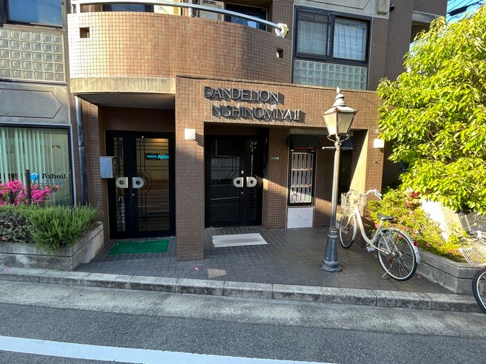 物件外観写真3　(エントランス部分)