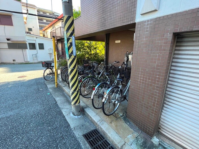 物件外観写真6　(駐輪場)