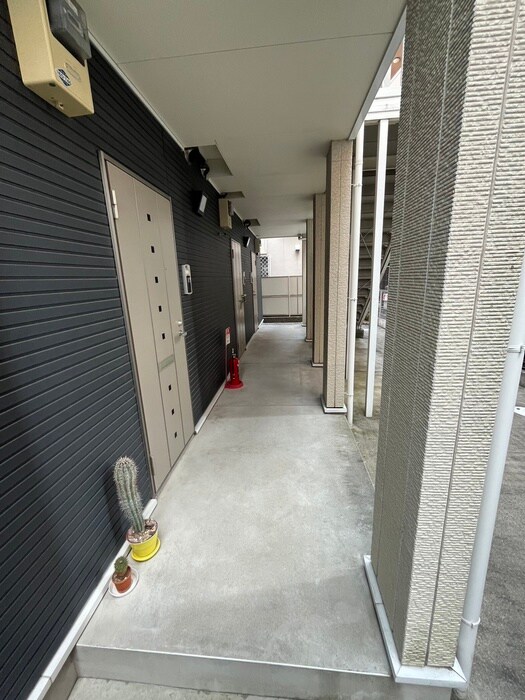物件外観写真5　(エントランス部分)