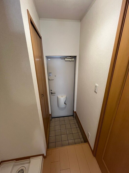 物件内観写真18　(玄関)