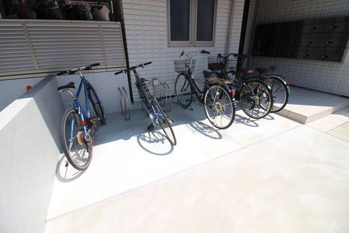 物件外観写真4　(駐輪場)