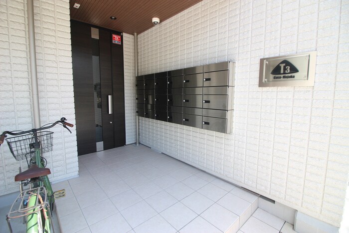 物件外観写真5　(エントランス部分)