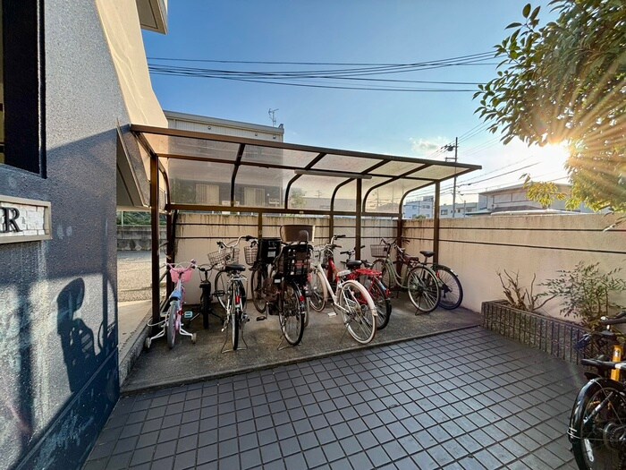 物件外観写真4　(駐輪場)