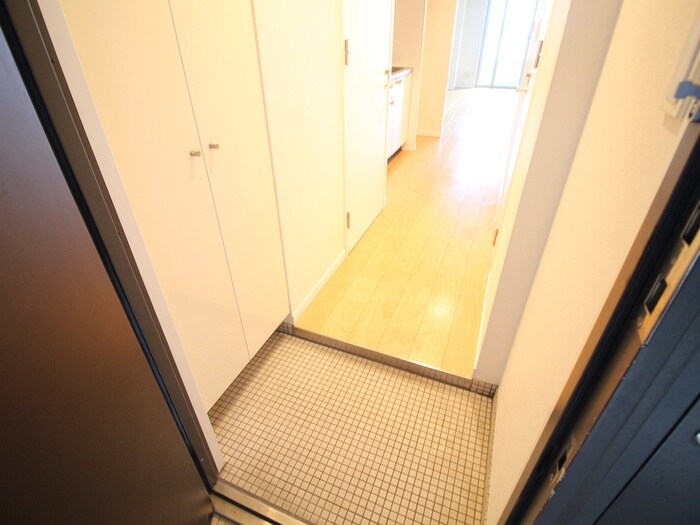 物件内観写真7　(玄関)