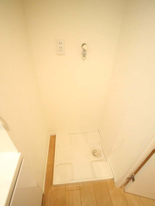 物件内観写真16　(洗濯機置場)