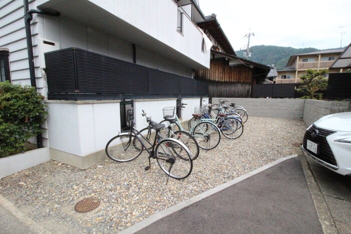 物件外観写真4　(駐輪場)