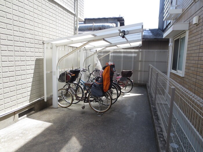 物件外観写真3　(駐輪場)