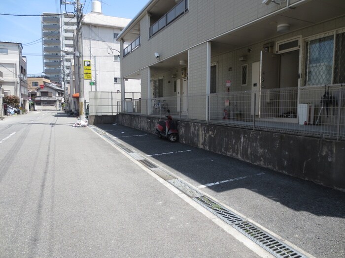 物件外観写真5　(駐車場)