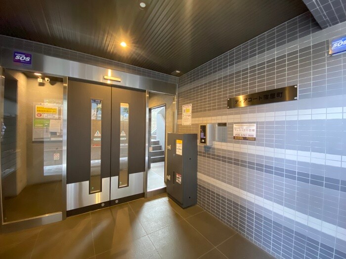 物件外観写真3　(エントランス部分)