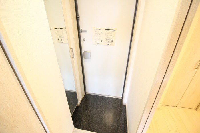 物件内観写真16　(玄関)