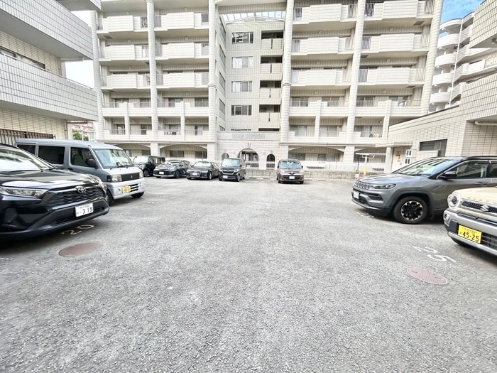 物件外観写真2　(駐車場)