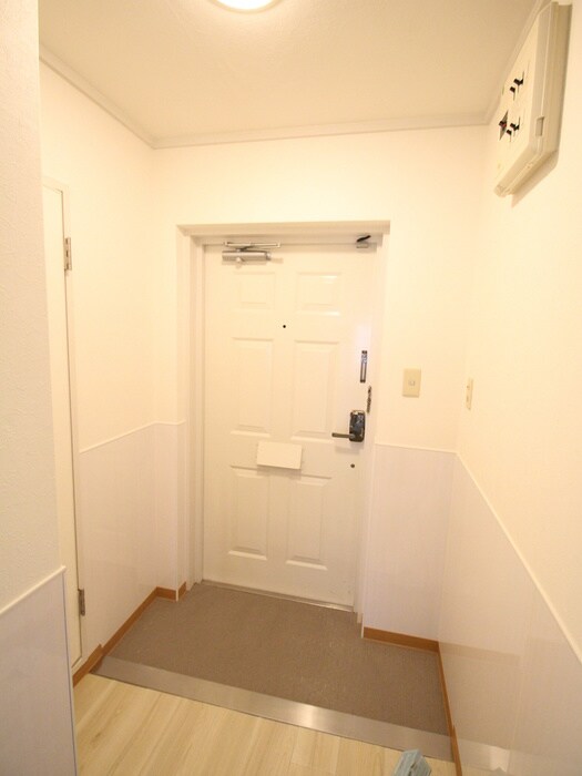 物件内観写真10　(玄関)