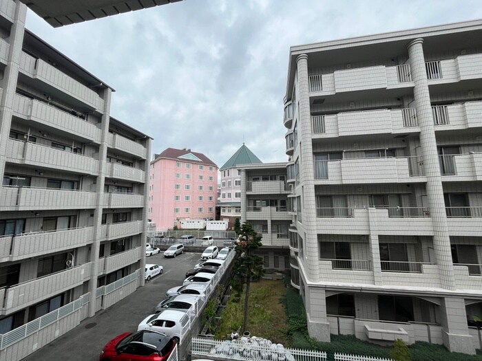 物件内観写真16　(室内からの展望)