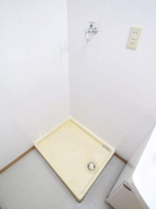 物件内観写真18　(洗濯機置場)