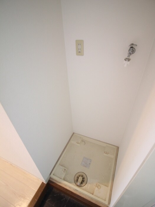 物件内観写真15　(洗濯機置場)