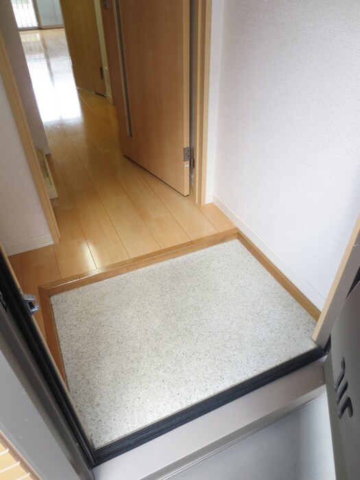 物件内観写真7　(玄関)