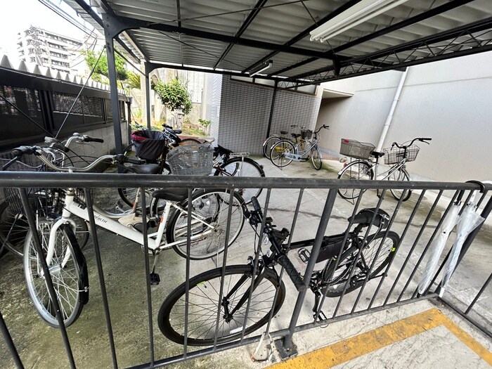 物件外観写真3　(駐輪場)