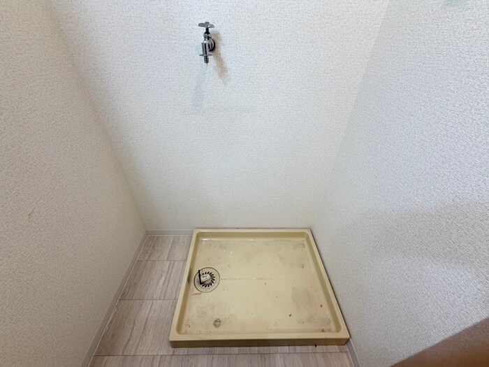 物件内観写真16　(洗濯機置場)