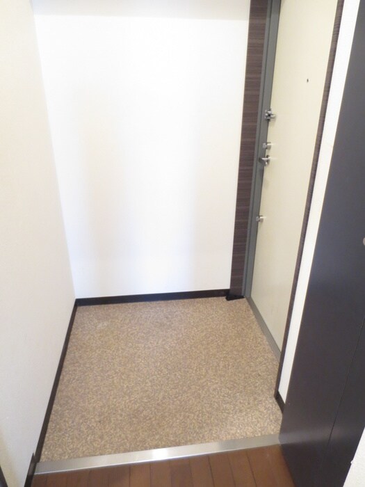 物件内観写真14　(玄関)