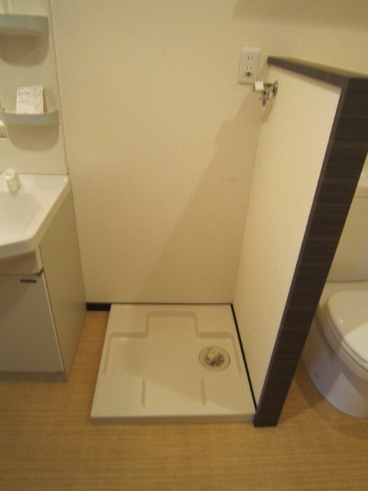 物件内観写真16　(洗濯機置場)